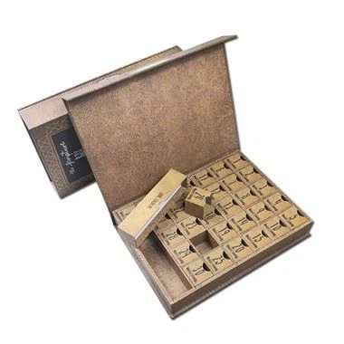 Darilna škatla z magnetno embalažo